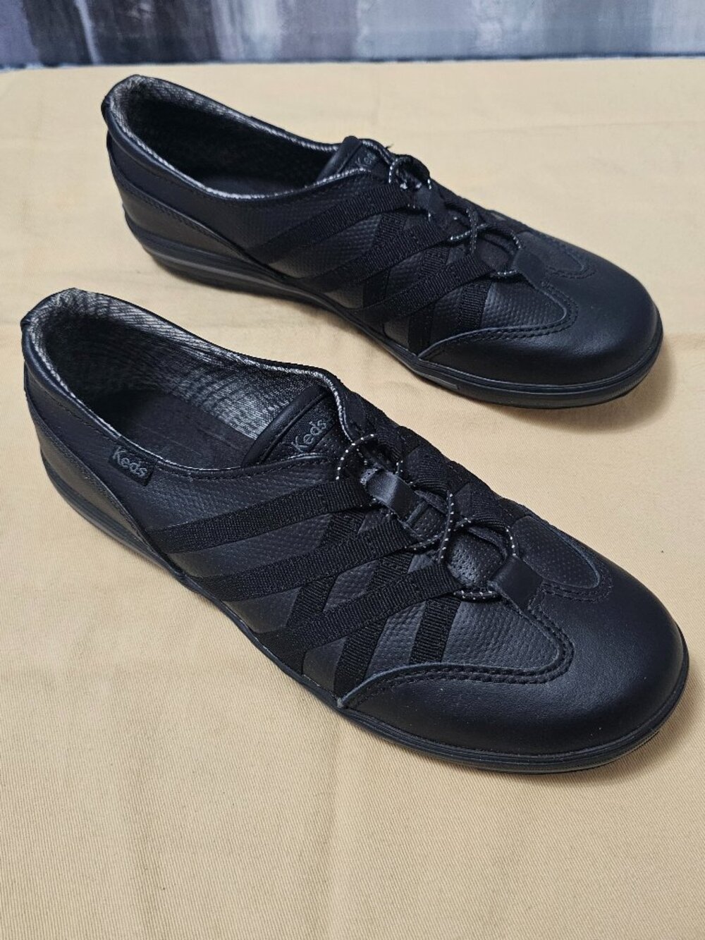 NEW Keds Women's Black Leather Slip-On Sneakers - Bungee Lace - Size 6 - Picture 2 of 7